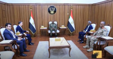 رئيس مجلس السيادة  يلتقي السفير التركي لدى السودان