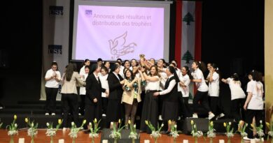 طلاب مدارس العائلة المقدسة “غنوا الرجاء” في جامعة العائلة المقدسة