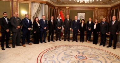الرئيس عون استقبل اركان السفارة اللبنانية في الكويت واطلع منهم  على اوضاع الجالية اللبنانية فيها منوهاً بجهودهم لتفعيل العلاقات اللبنانية – الكويتية
