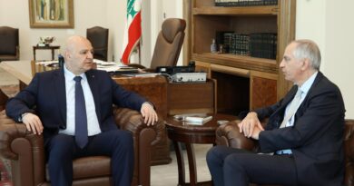 الرئيس عون عرض مع السفير الفرنسي في بيروت العلاقات الثنائية والتطورات الإقليمية الأخيرة