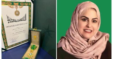 خادم الحرمين الشريفين يمنح أول متبرعة سعودية بالأعضاء عديلة الجهني وسام الملك عبدالعزيز