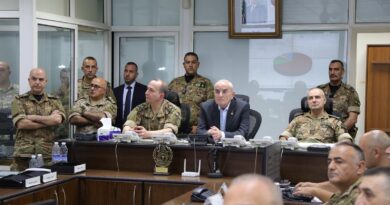معالي وزير الدفاع من غرفة العمليات قيادة الجيش (معالي وزير الدفاع من غرفة عمليات قيادة الجيش)